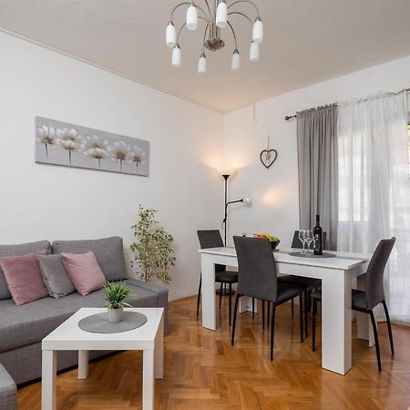 Apartment Beba Дуги Рат Екстериор снимка