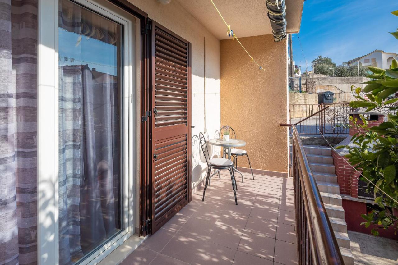 Apartment Beba Дуги Рат Екстериор снимка