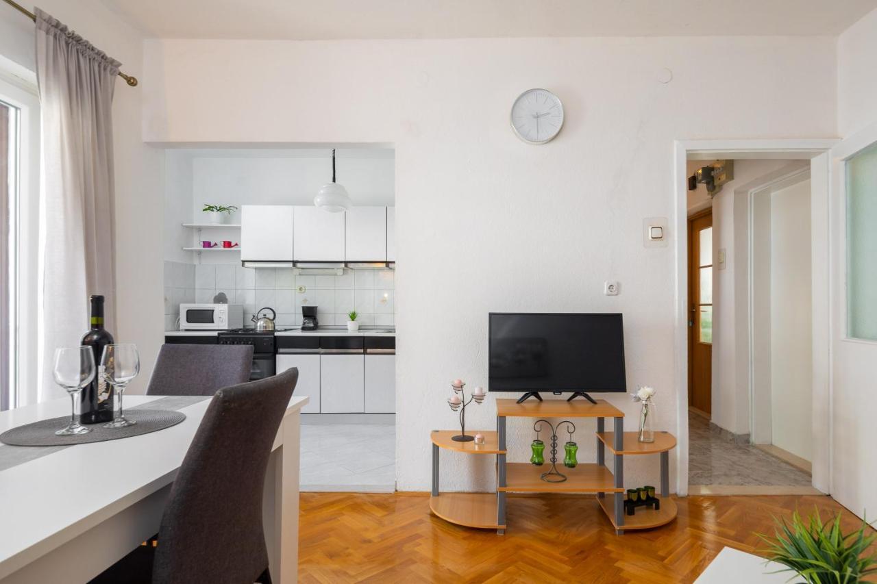 Apartment Beba Дуги Рат Екстериор снимка
