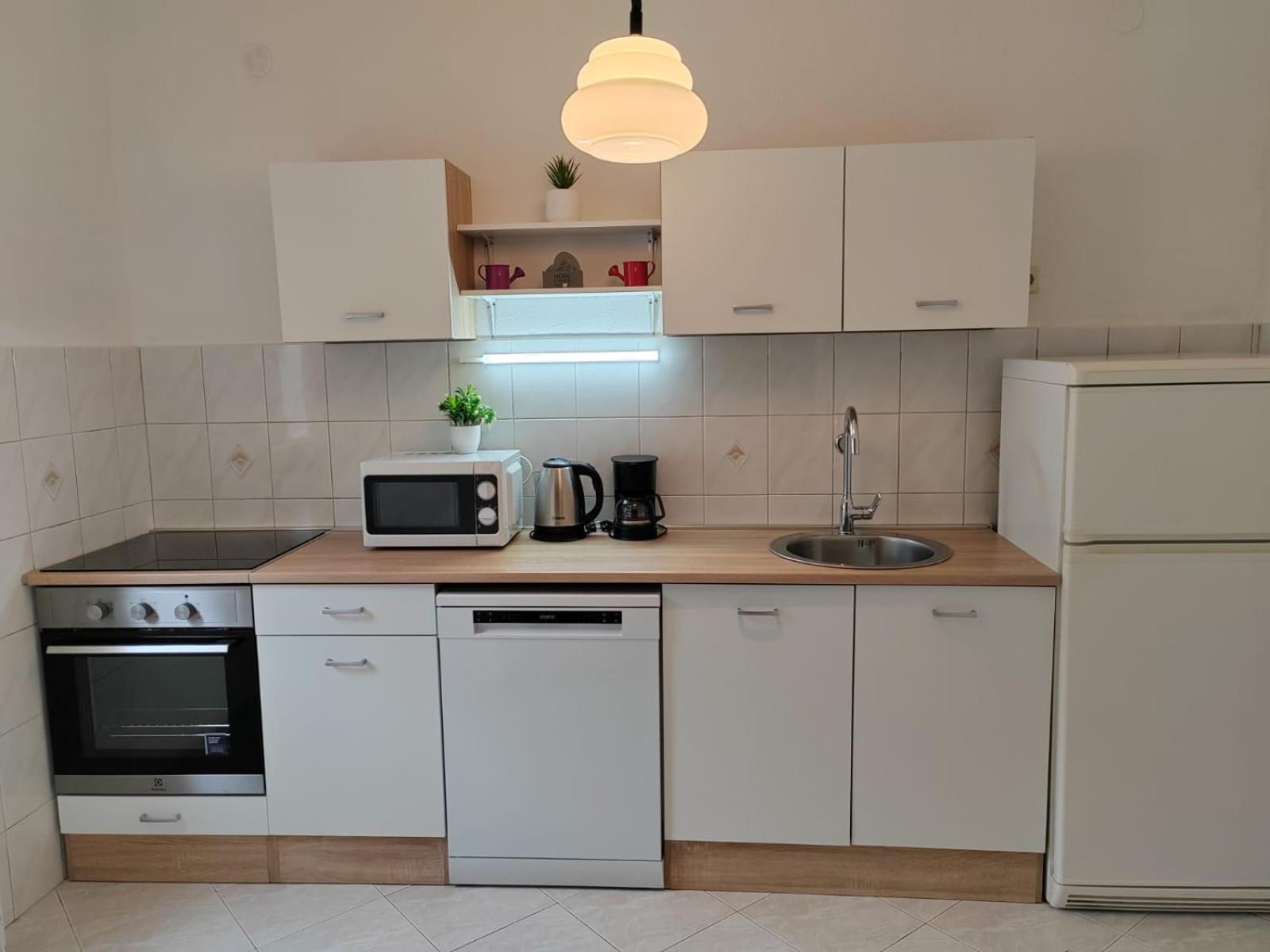 Apartment Beba Дуги Рат Екстериор снимка